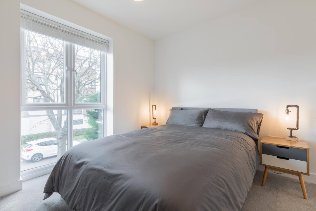 1st floor en-suite double bedroom - High Tide