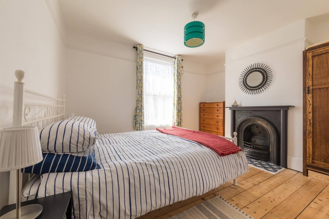 Double bedroom - Painter Cottage