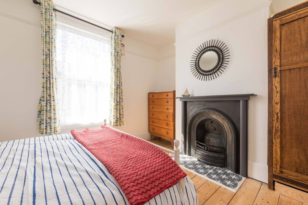 Double bedroom fireplace - Painter Cottage