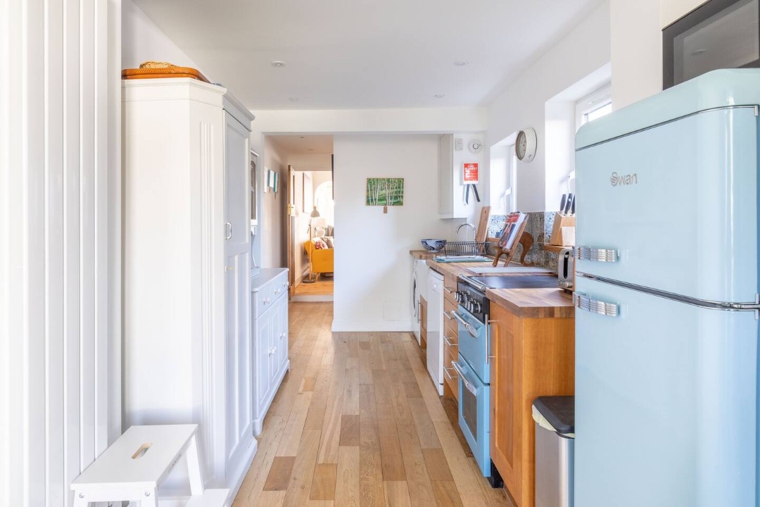 Fully equipped kitchen - Painter Cottage