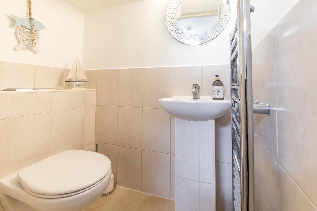 Ground floor WC - Jubilee Cottage