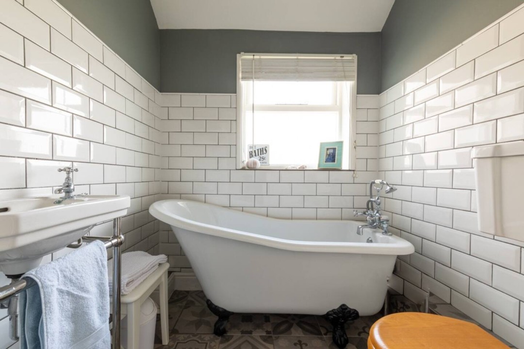 High top bath with shower attachment upstairs - York House
