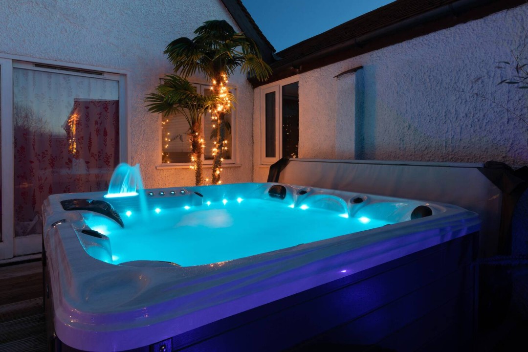 Hot Tub - The Spa Cabin