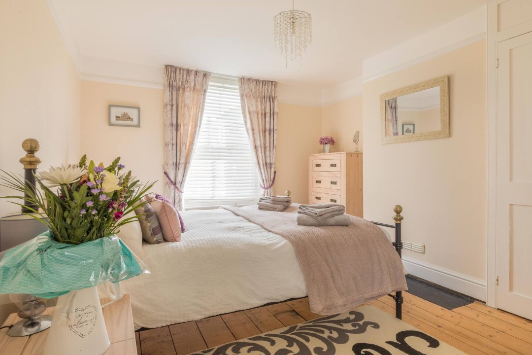 Kingsize bedroom - Jubilee Cottage