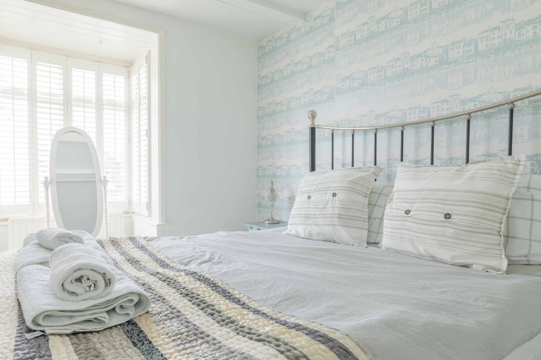 Kingsize bedroom on 1st floor - Harbour House