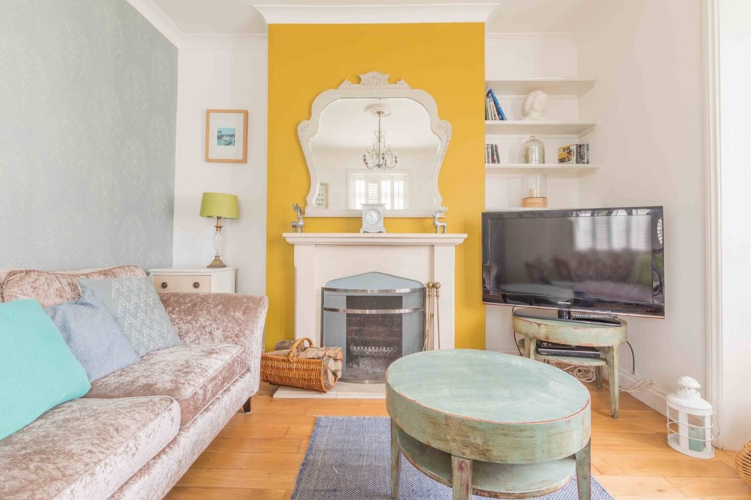 Living room with open fireplace - Harbour House