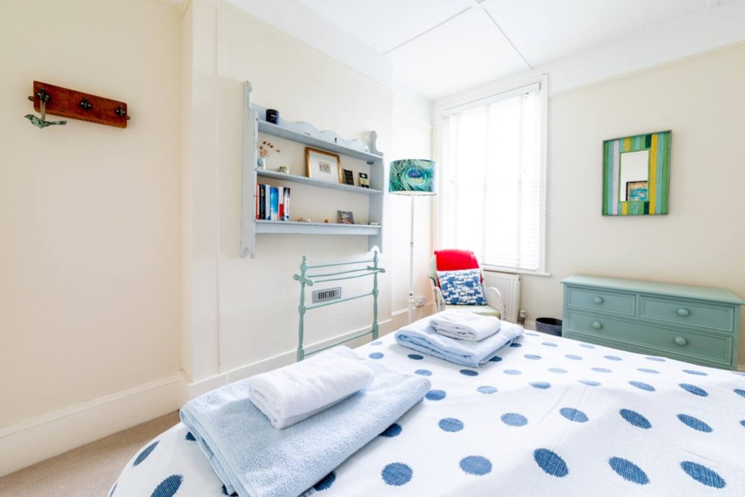 Middle kingsize bedroom - York House