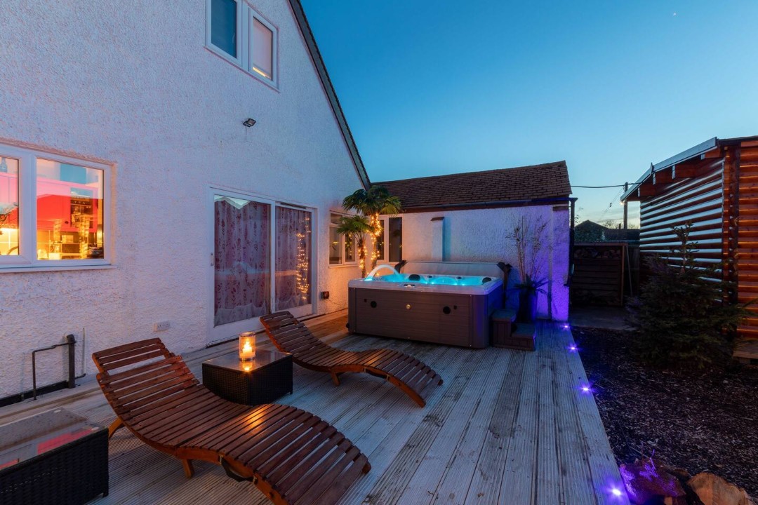 Outdoor area with hot tub and decking - The Spa Cabin