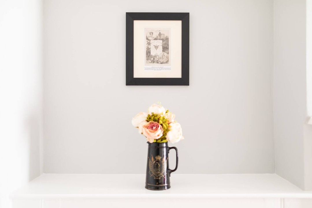 Picture and Vase - Jubilee Cottage