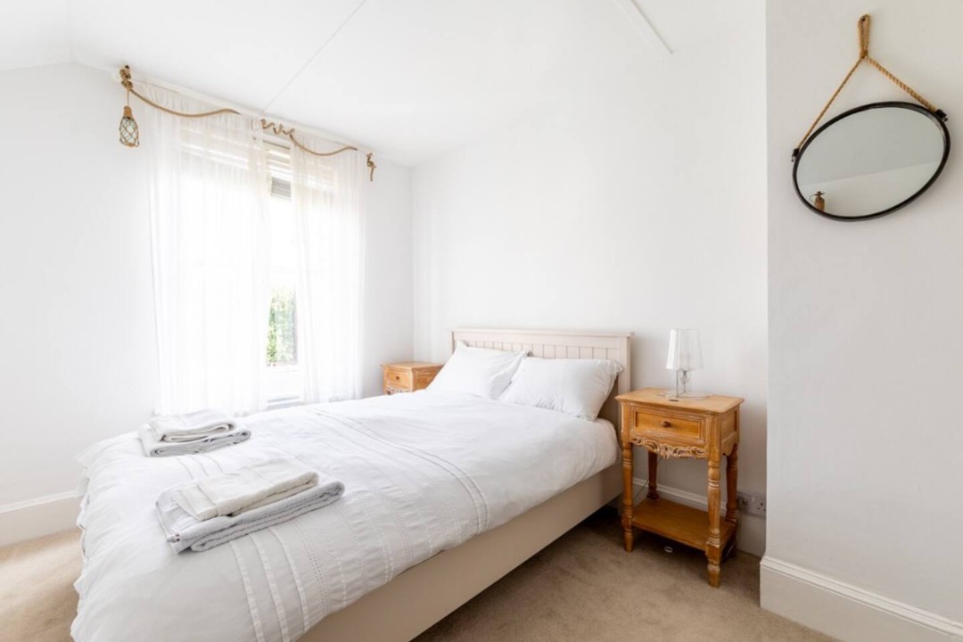 Rear double bedroom - York House