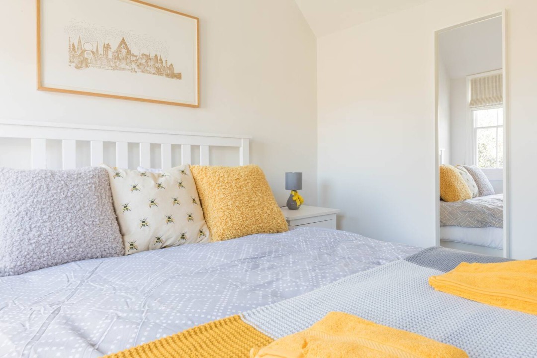 Rear double bedroom pillows - The Old Bakery