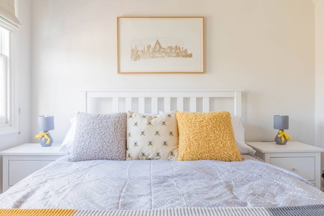 Rear double bedroom with pillows and picture - The Old Bakery
