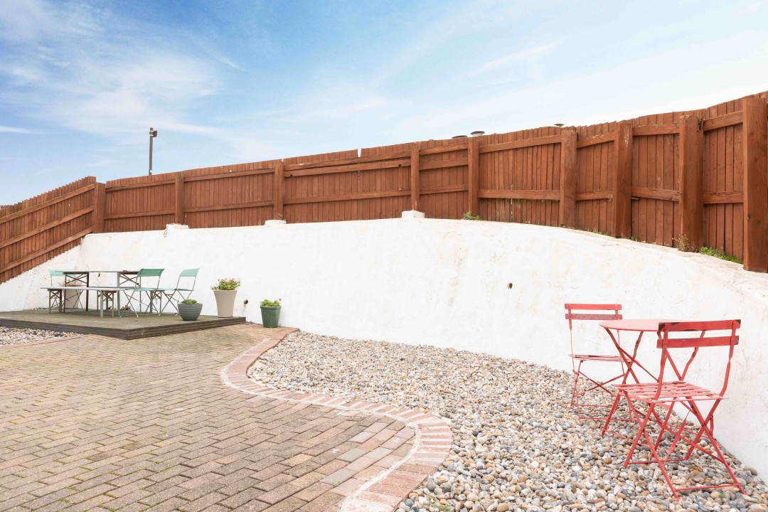 Table & chairs and sun loungers on decking - Harbour House