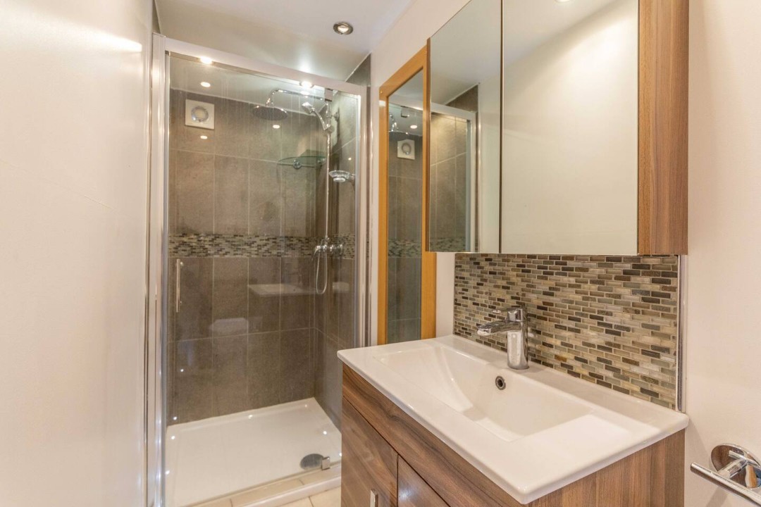 bathroom - The Spa Cabin