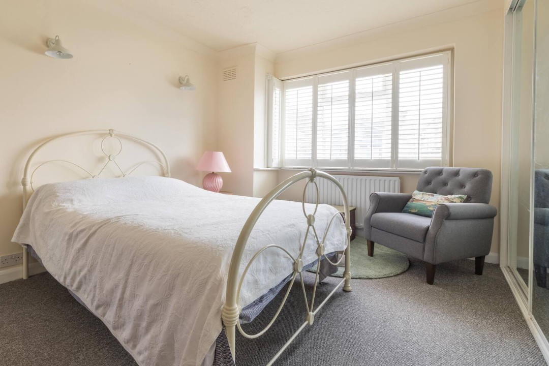 double bedroom and cosy chair - Tideway