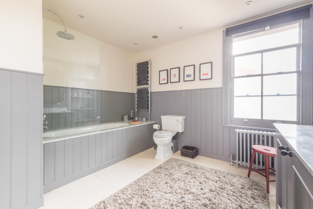 family bathroom with tub - White Cottage