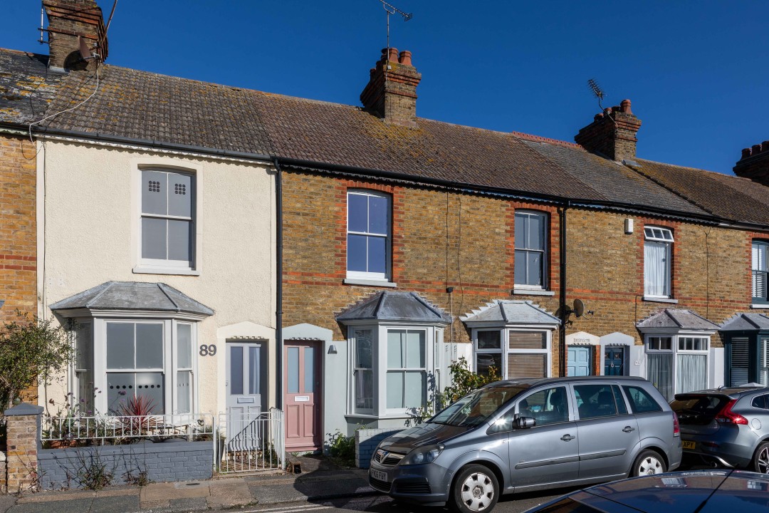 front of house with free street parking - Fig Tree Cottage