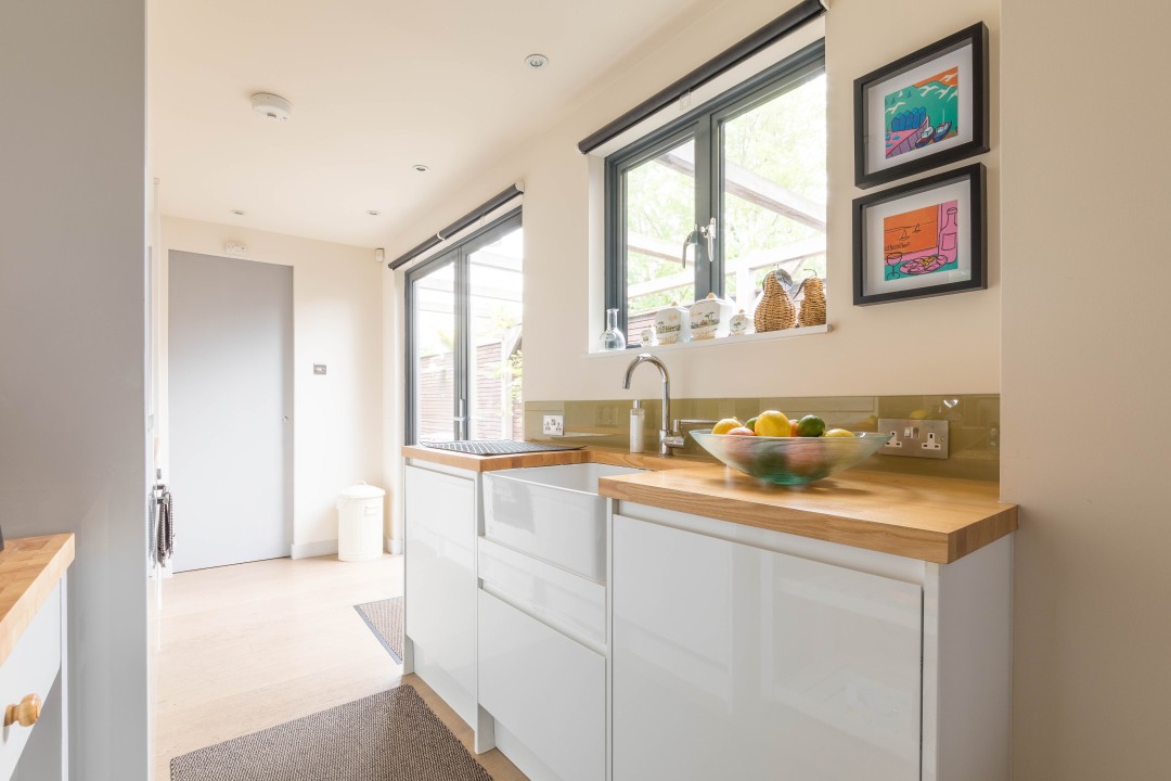 fully equipped kitchen - White Cottage