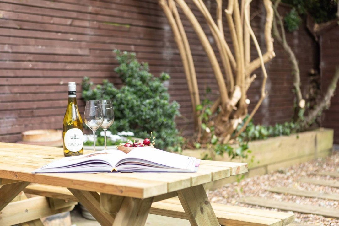 garden patio - White Cottage