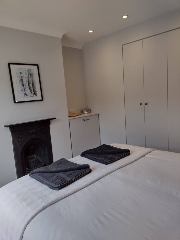 kingsize bedroom- Eden Cottage