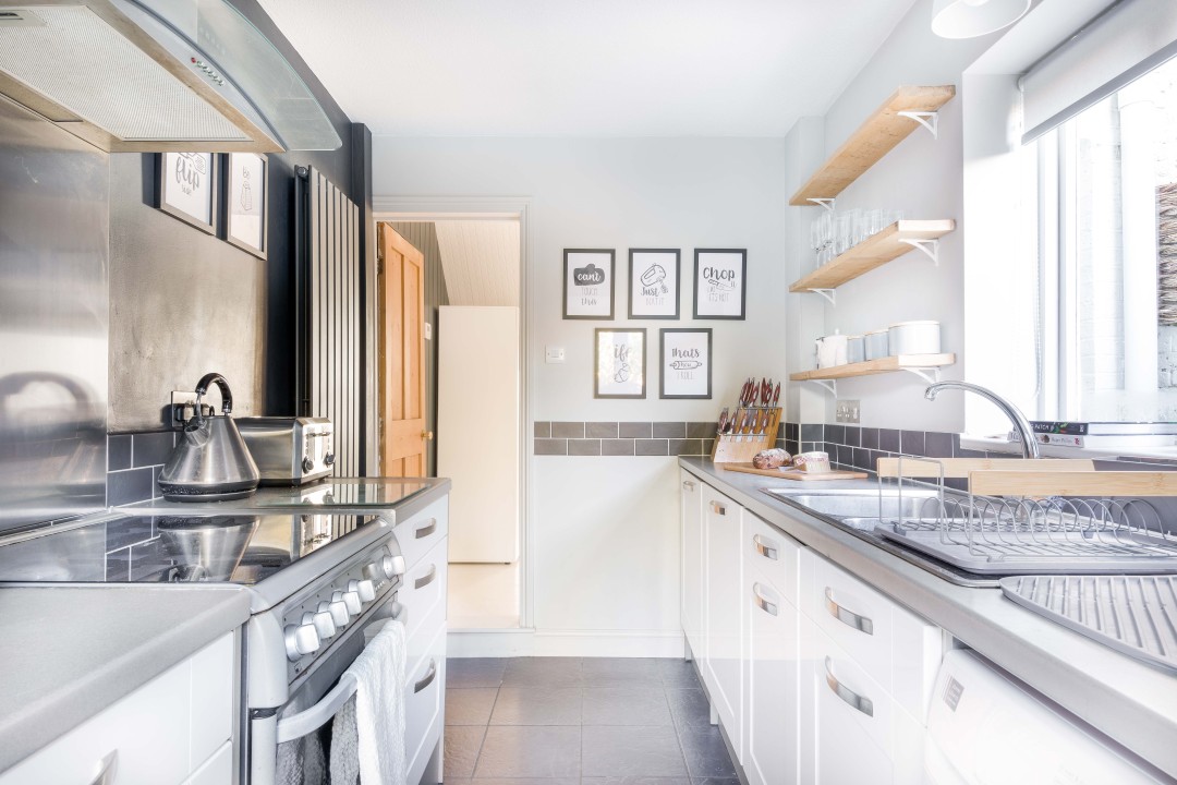 kitchen with coffee machine - Fig Tree Cottage