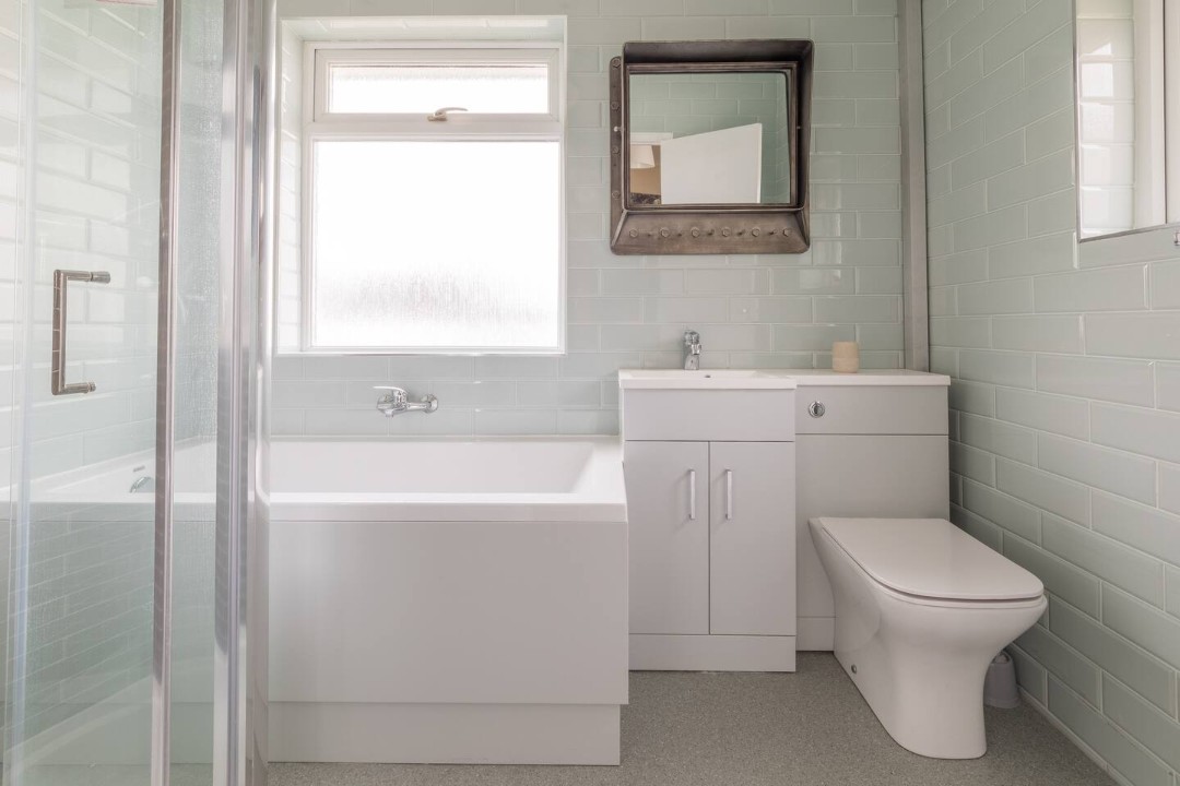 upstairs family bathroom with seperate shower cubicle - Tideway