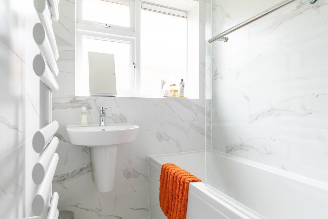 Basin and Bath with overhead shower - Six by the Sea