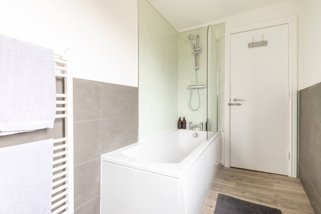 Bathroom with shower over bath, WC and basin - Sandpiper