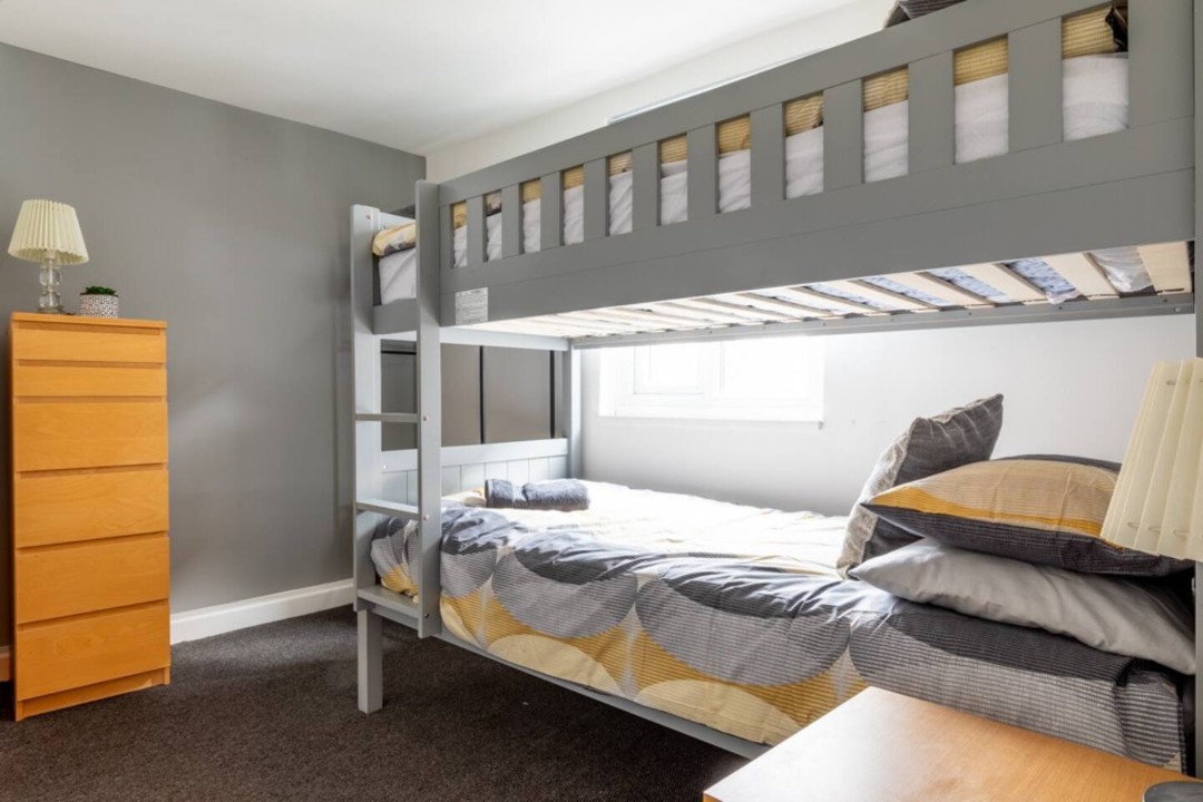 Bunk Bedroom with drawers - Sandpiper