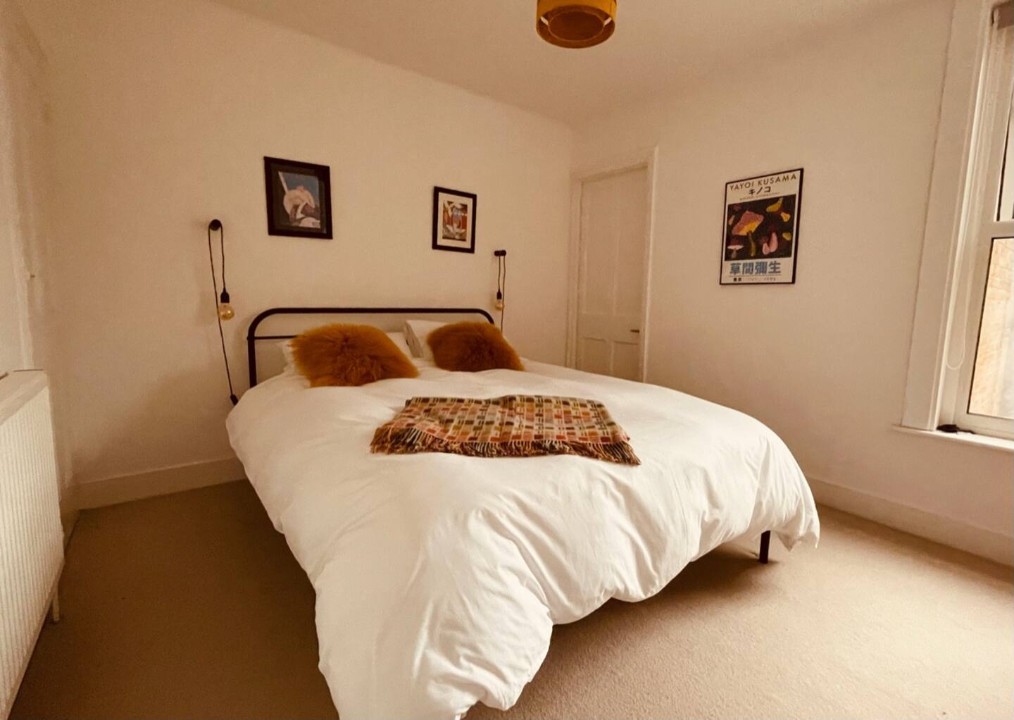 Double bedroom to the rear with adjoining storage room - Seal Cottage