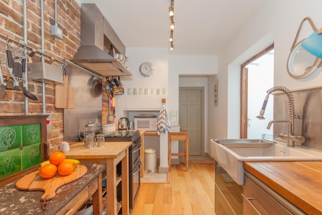 Fully equipped kitchen area - The Roost