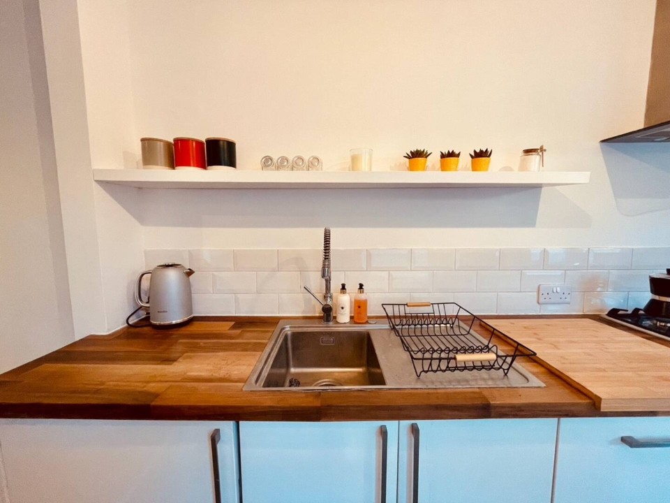 Galley kitchen - Seal Cottage