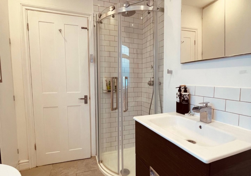 Large downstairs bathroom with separate bath, shower cubical, wash basin and toilet. - Seal Cottage