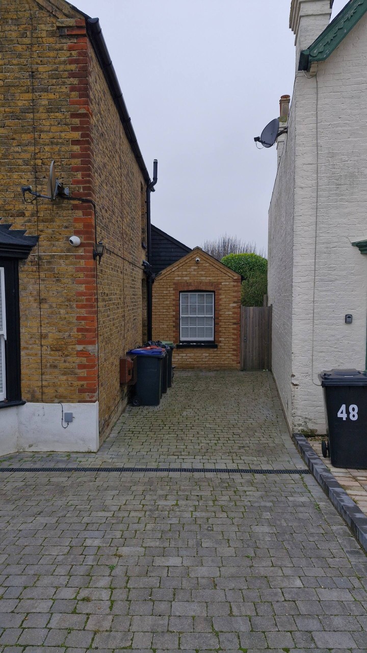 Off street parking for 3 cars - Devon Cottage