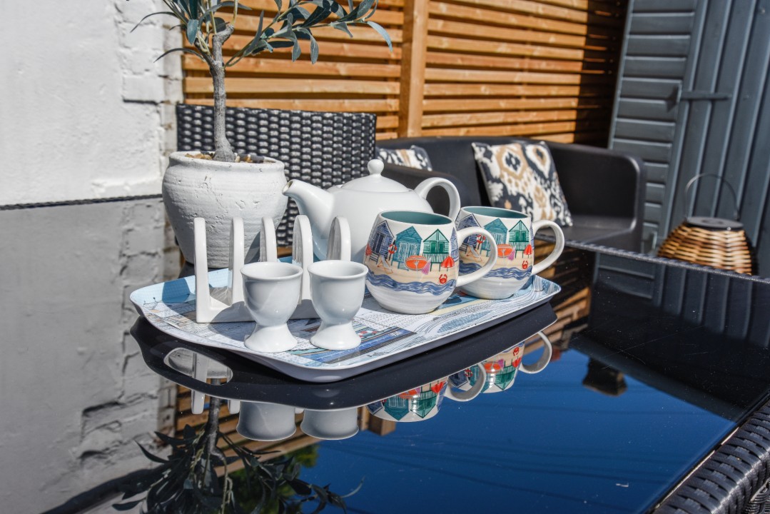 The Roost garden with dining table and chairs