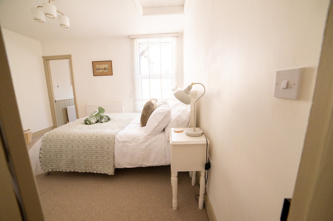 The Roost rear en-suite bedroom