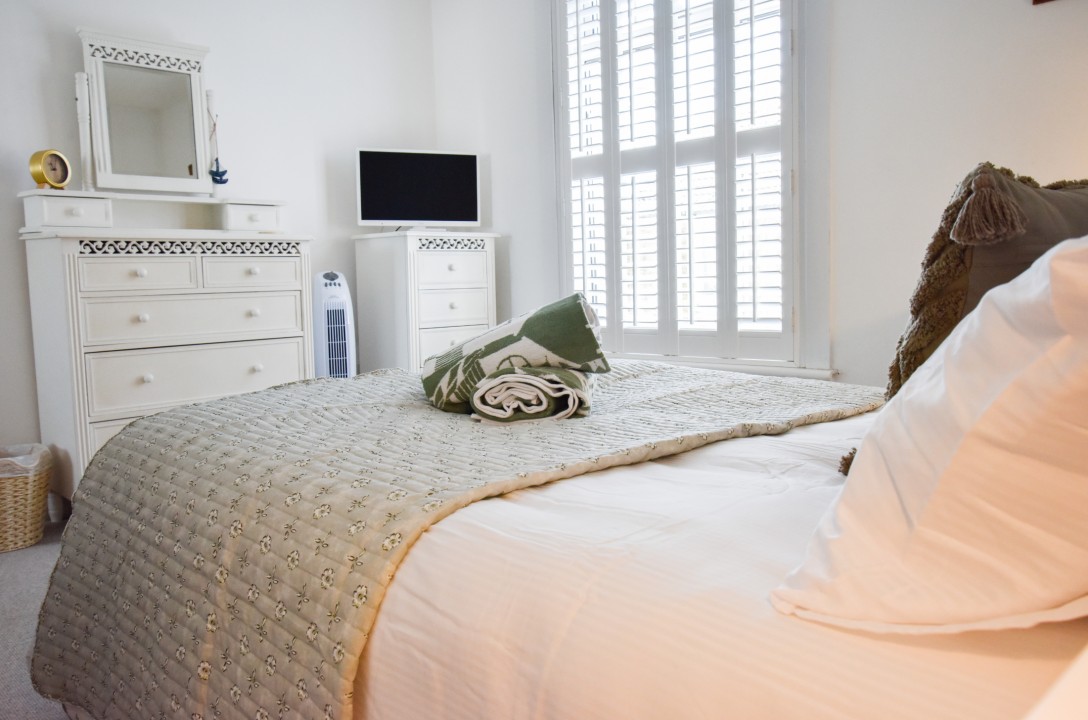 the roost double bedroom at front of house