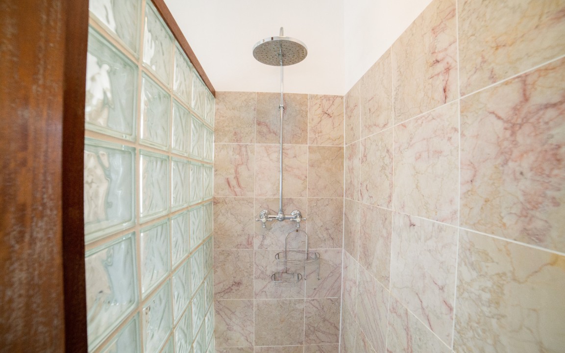 the roost ground floor bathroom with walkin shower