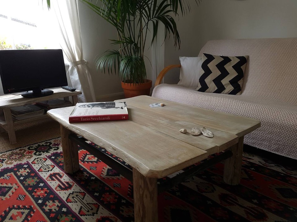 Flat One Harbour Street living romm with dining table