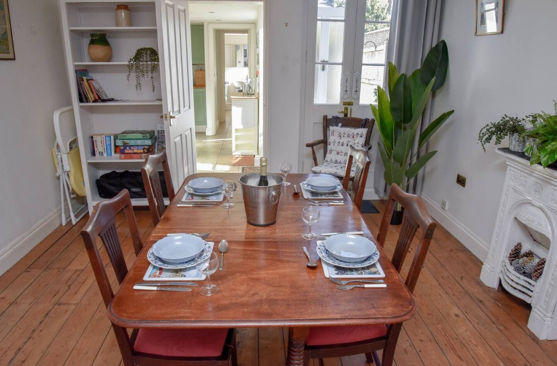 The Sovereign dining table