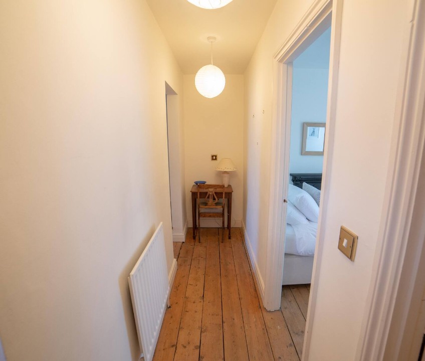 The Sovereign landing with desk