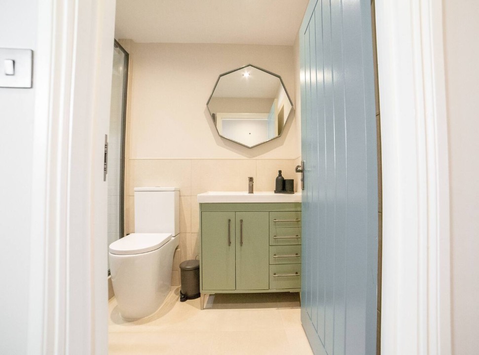 holdens cottage bathroom