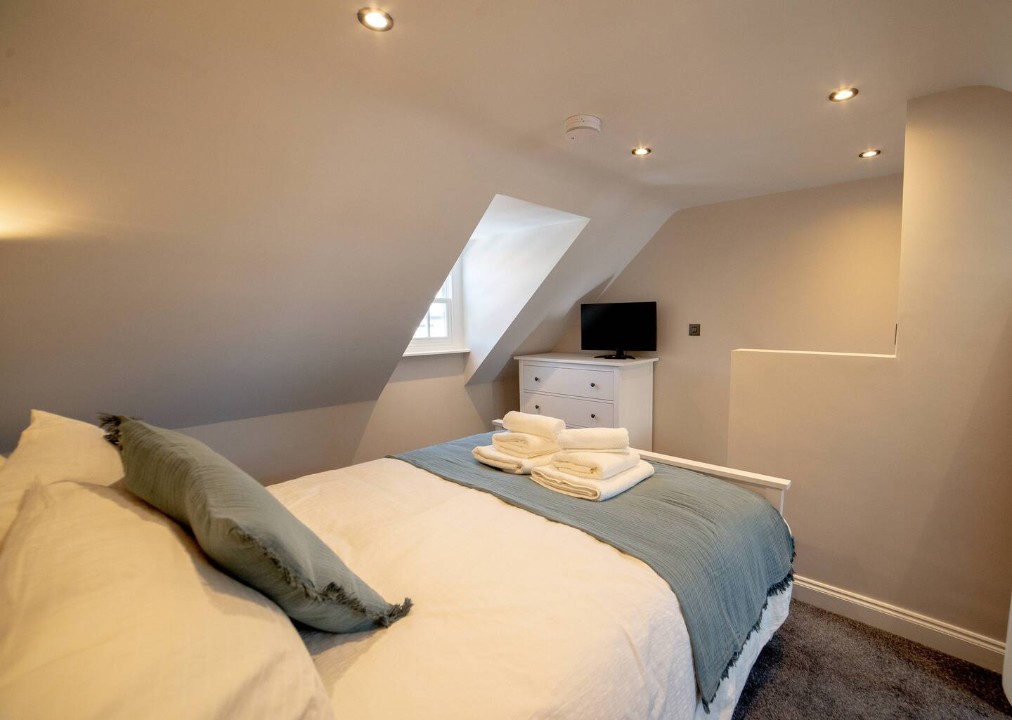 holdens cottage bedroom