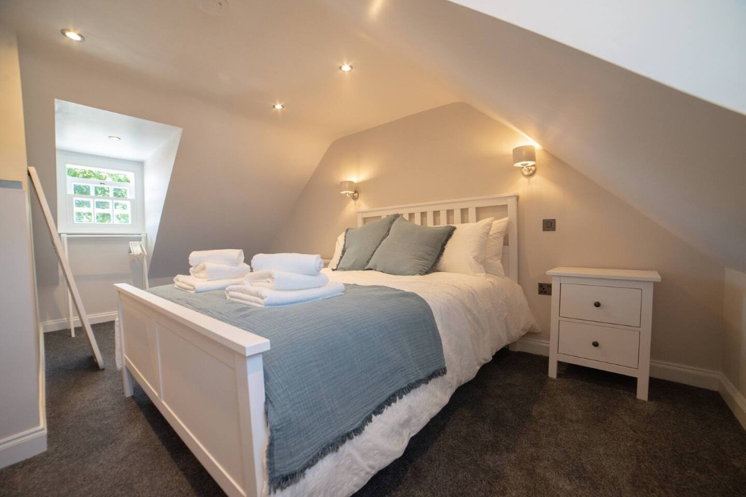 holdens cottage relaxing bedroom space