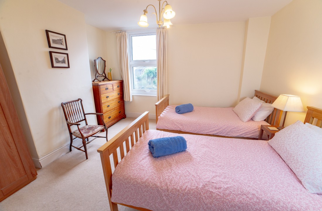 1st twin bedroom on 1st floor