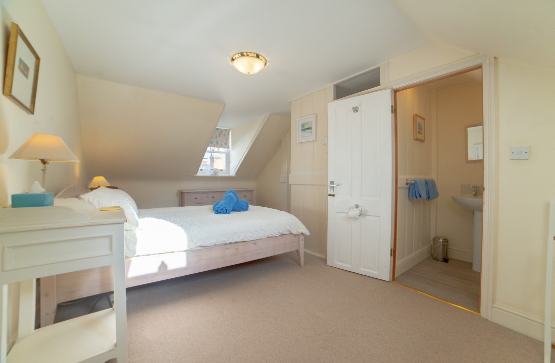 attic room with en-suite