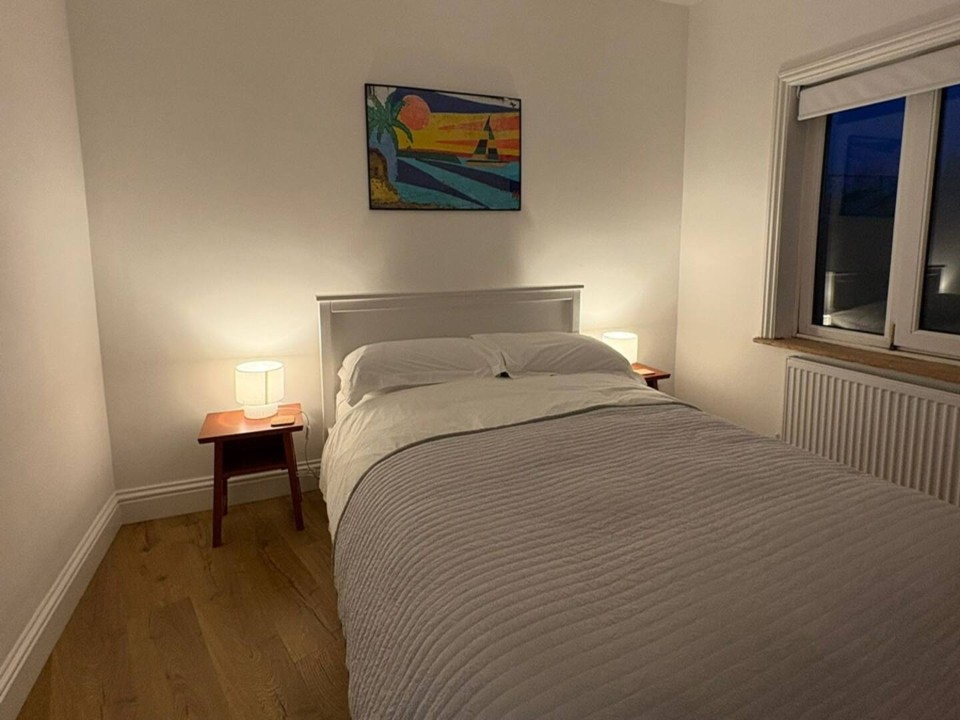 High Street Retreat - Double bedroom