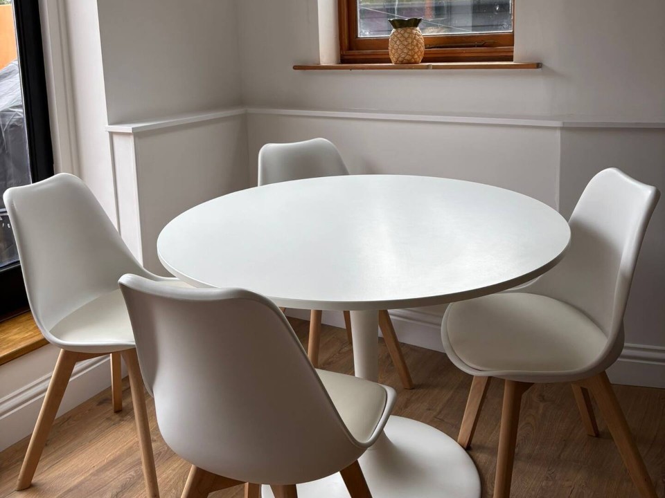 High Street Retreat - dining area