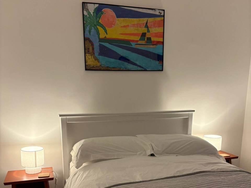 High Street Retreat - double bedrooom bed